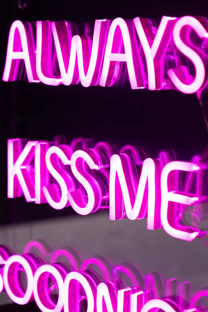 Always Kiss Me Goodnight Neon Light Box - Image 9