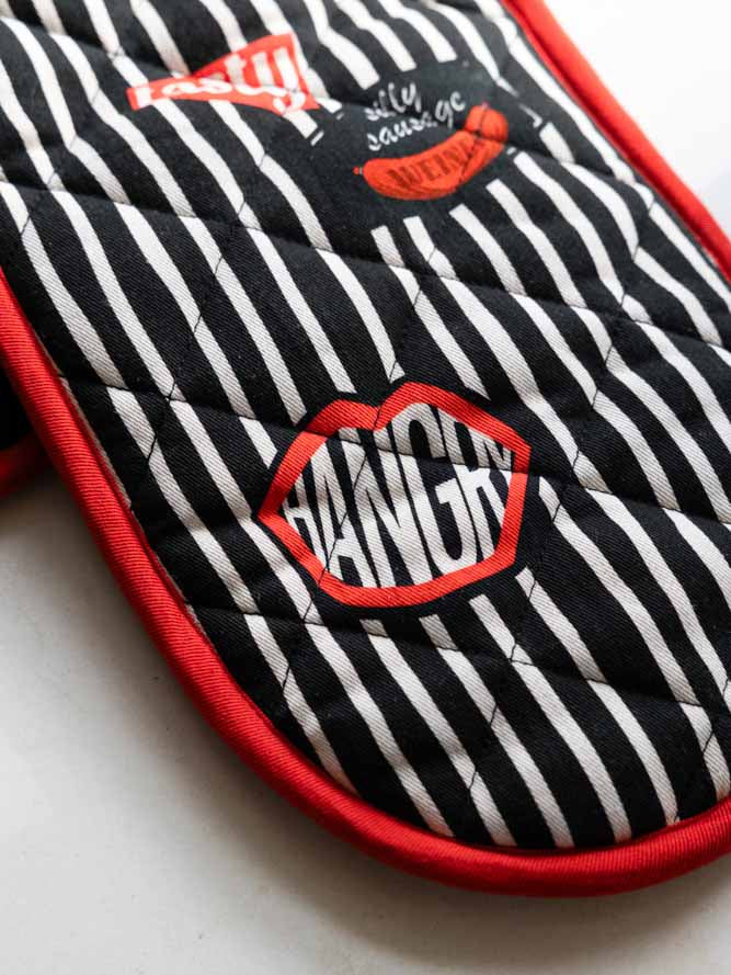 Badge Patch Oven Gloves - Image 3