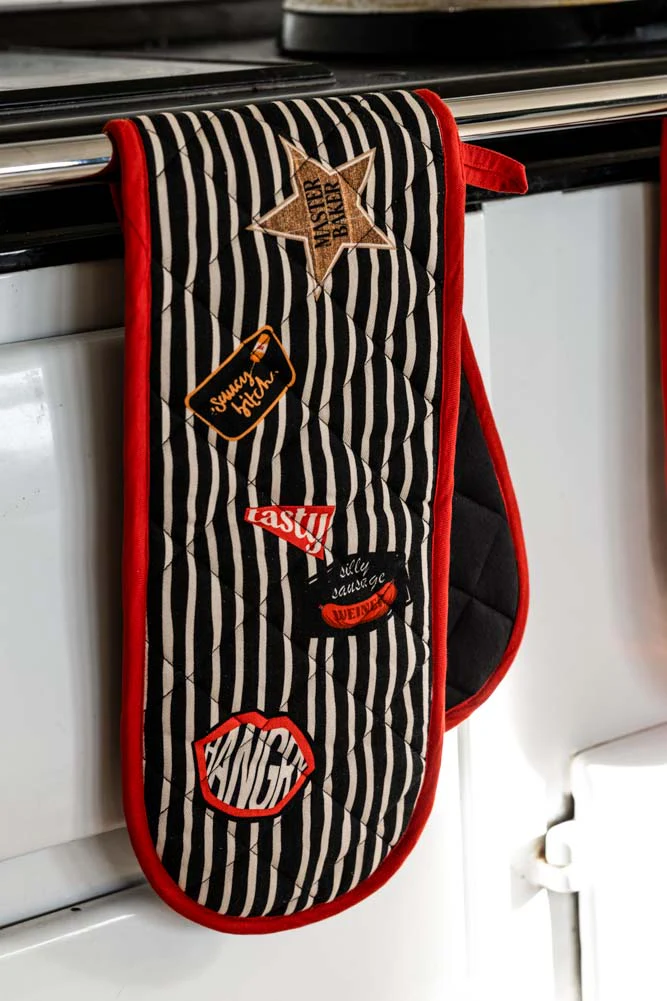 Badge Patch Oven Gloves - Image 4
