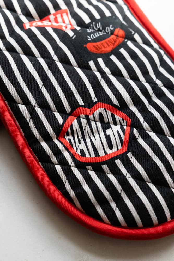 Badge Patch Oven Gloves - Image 6