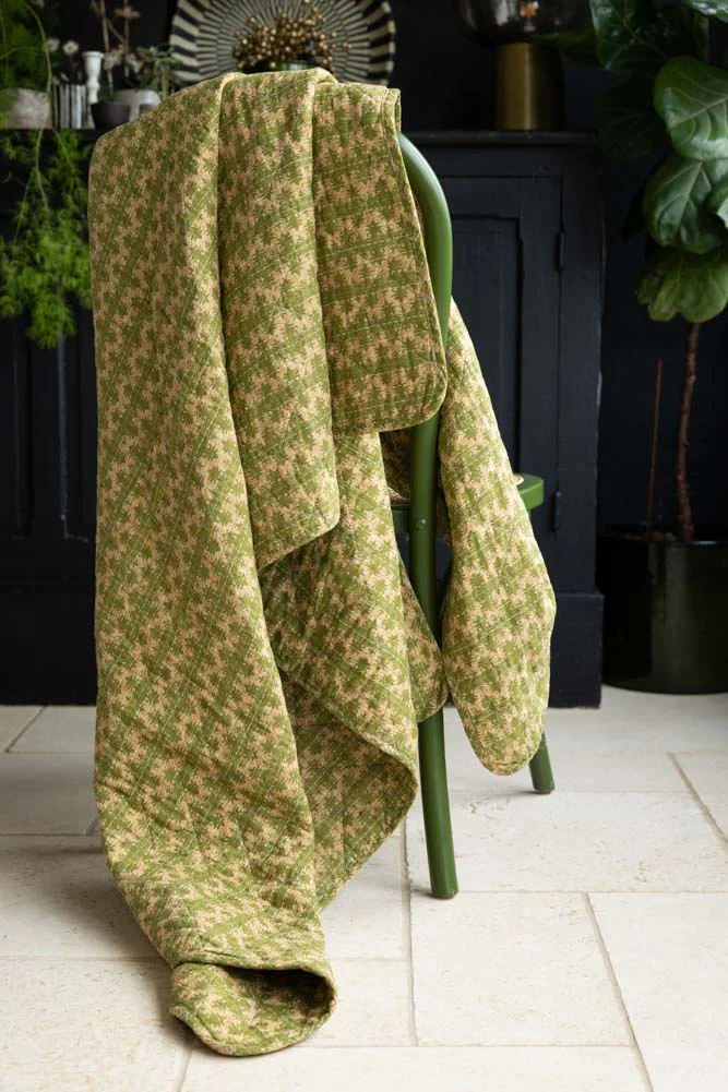 Beautiful Green Patterned Cotton Quilt - Image 3