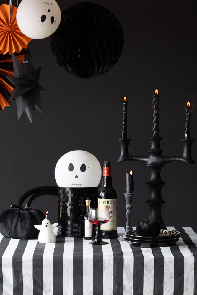 Black & White Striped Paper Tablecloth - Image 4