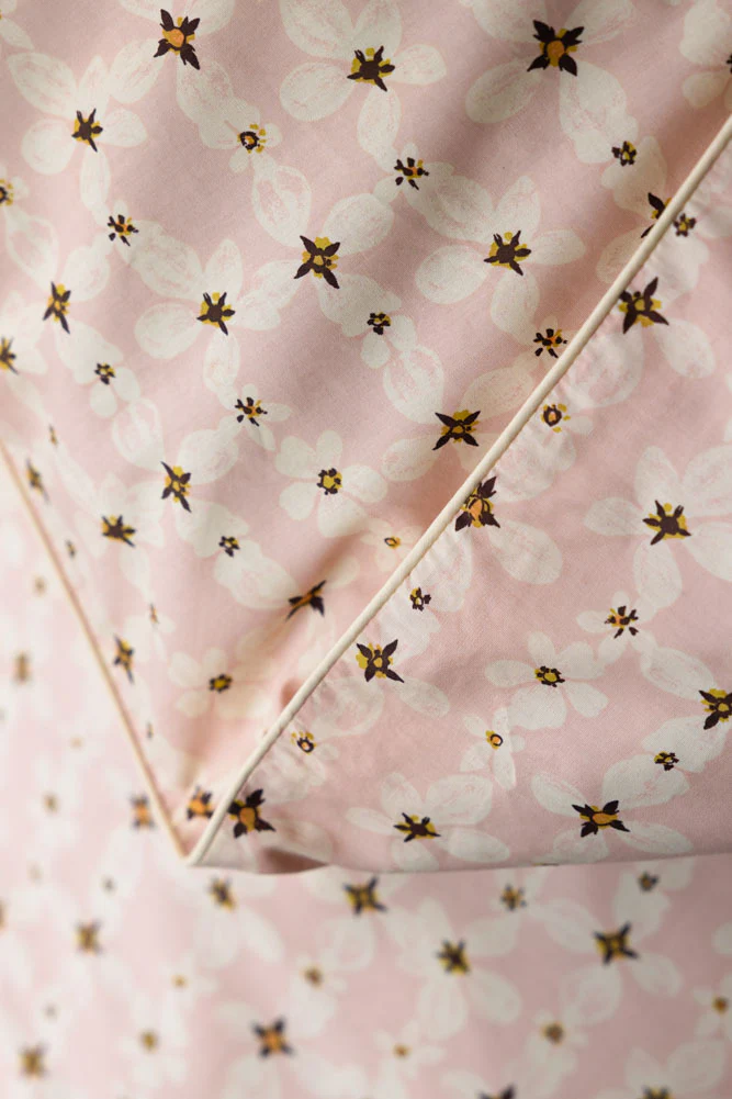 Blush Pink Daisy Bedding Set with Piped Edge - Available in 4 Sizes - Image 5