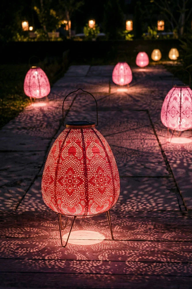 Coral Dome Outdoor Solar Lantern With Stand