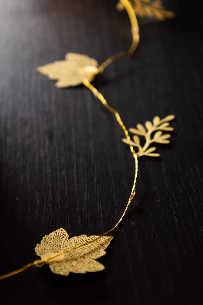 Gold Shimmer Leaf Detail Light Chain - Image 4