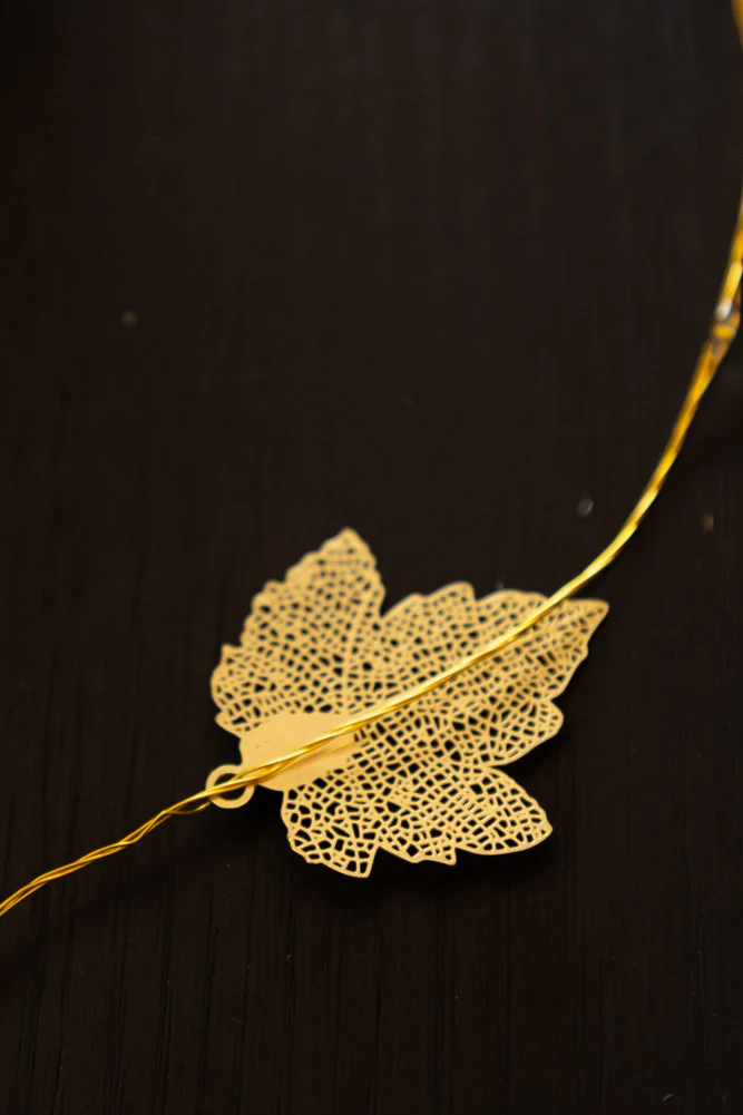 Gold Shimmer Leaf Detail Light Chain - Image 5
