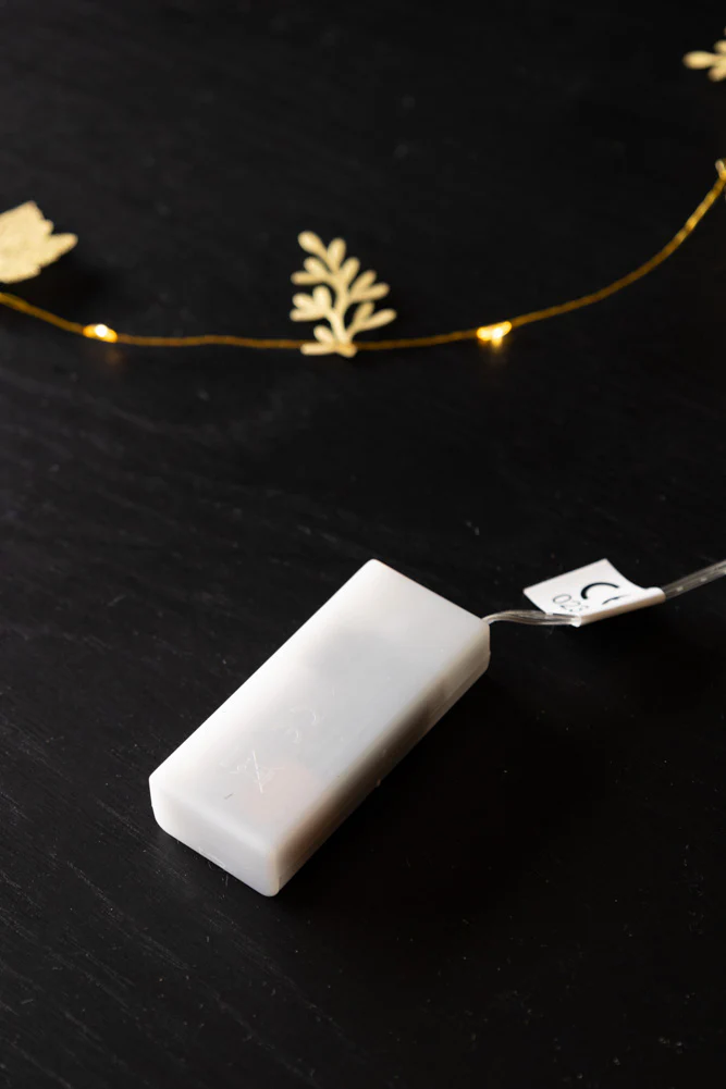 Gold Shimmer Leaf Detail Light Chain - Image 7