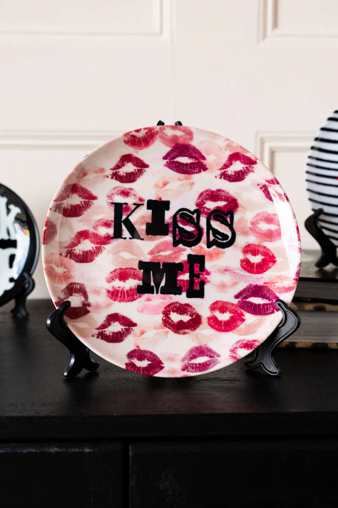 Kiss Me Decorative Wall Plate - Image 2