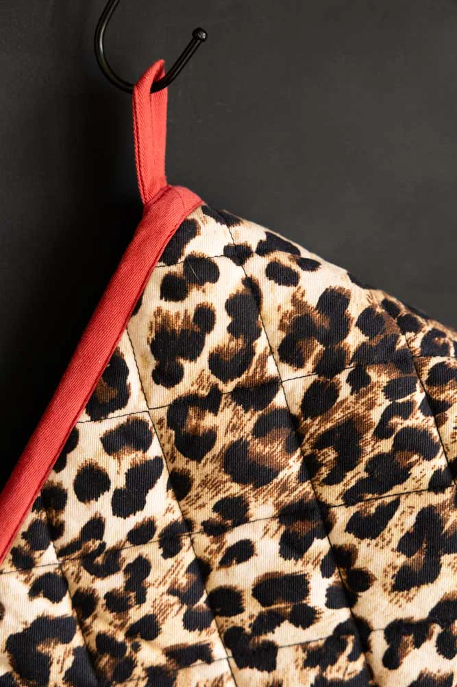 Leopard Love Print & Red Detailing Oven Gloves - Image 10