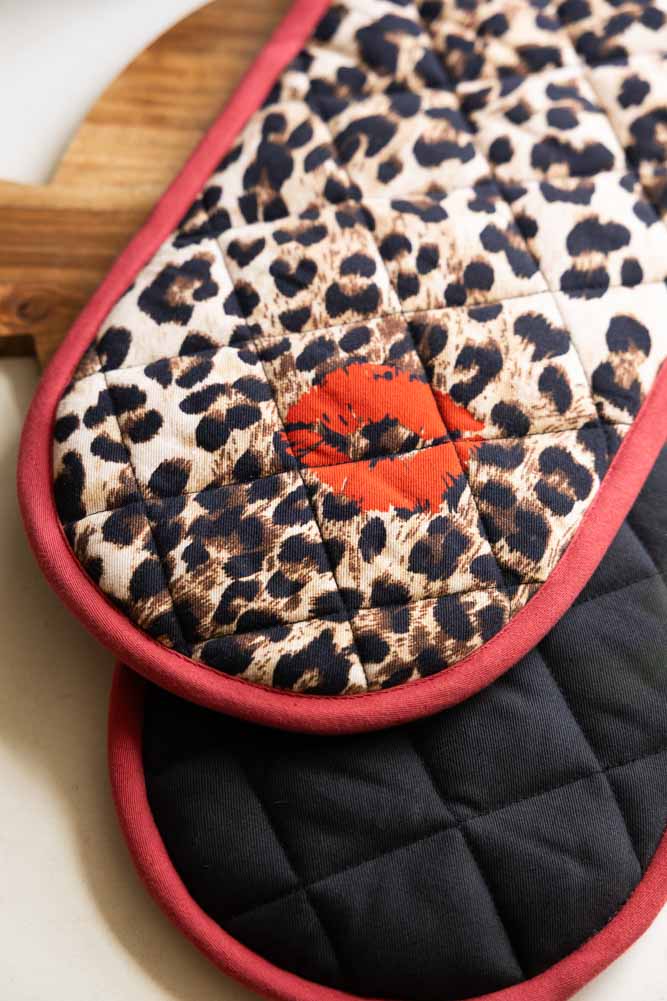 Leopard Love Print & Red Detailing Oven Gloves - Image 7