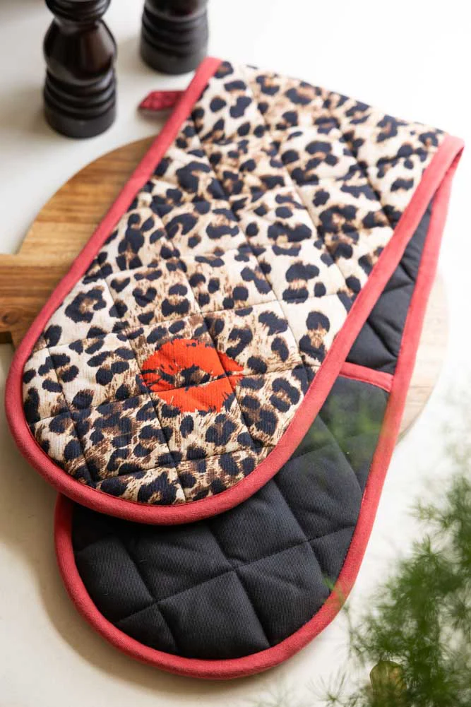 Leopard Love Print & Red Detailing Oven Gloves - Image 8