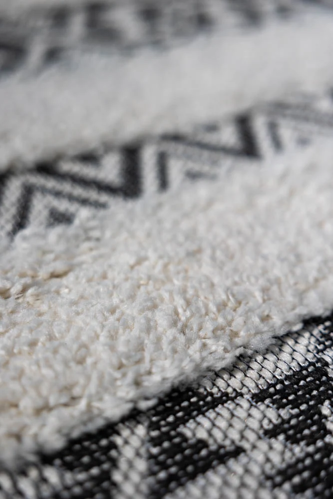 Monochrome Aztec Stripe Indoor/Outdoor Garden Rug - 3 Sizes Available - Image 4