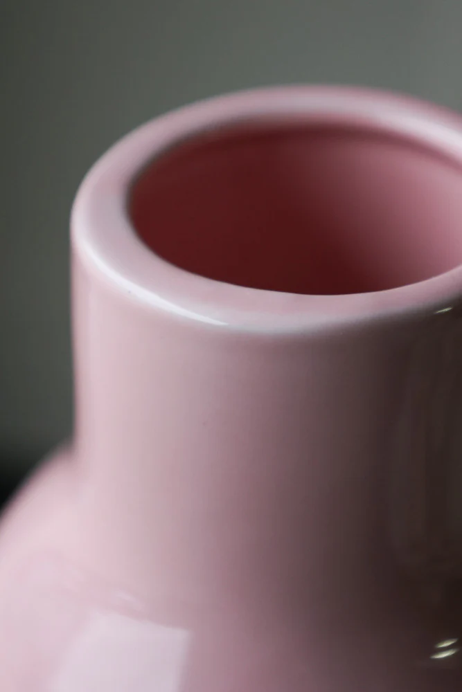 Pink Ceramic Vase With Luscious Red Lips - Image 5