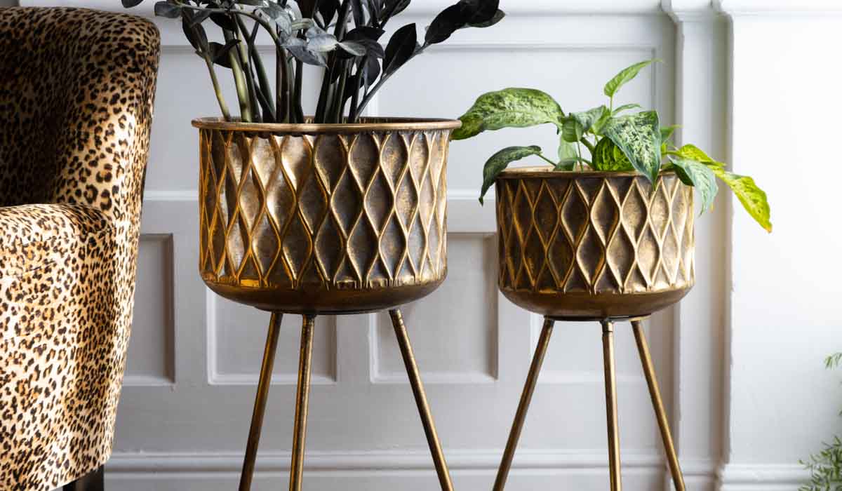 Set Of 2 Antique Brass Planters On Stand - Image 7