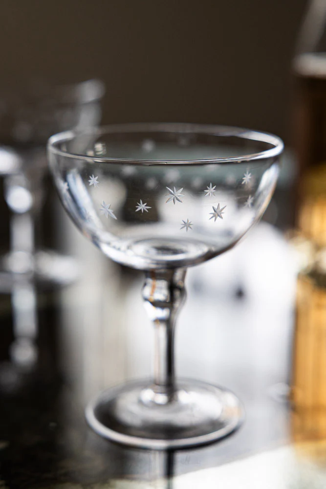 Set Of 2 Etched Star Champagne Glasses - Image 3