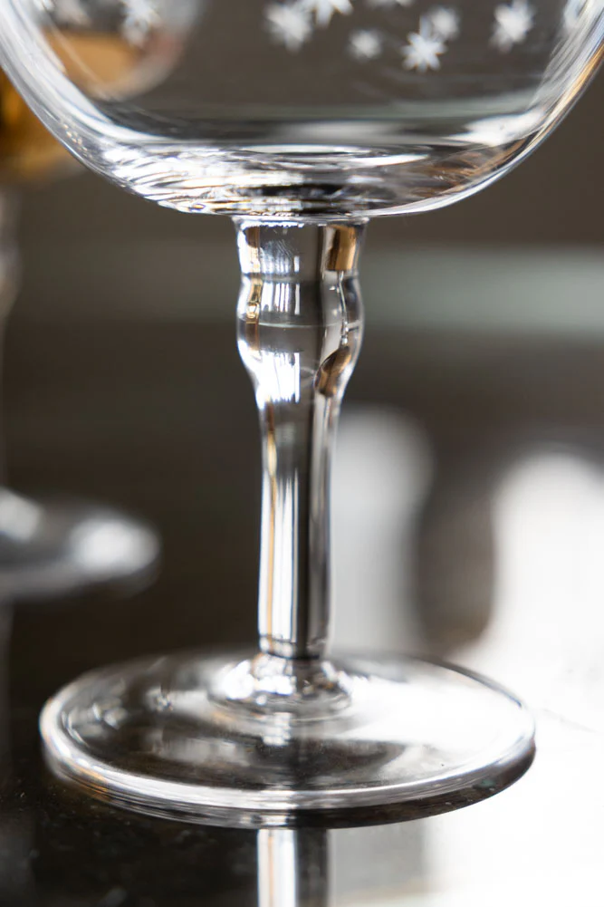 Set Of 2 Etched Star Champagne Glasses - Image 5