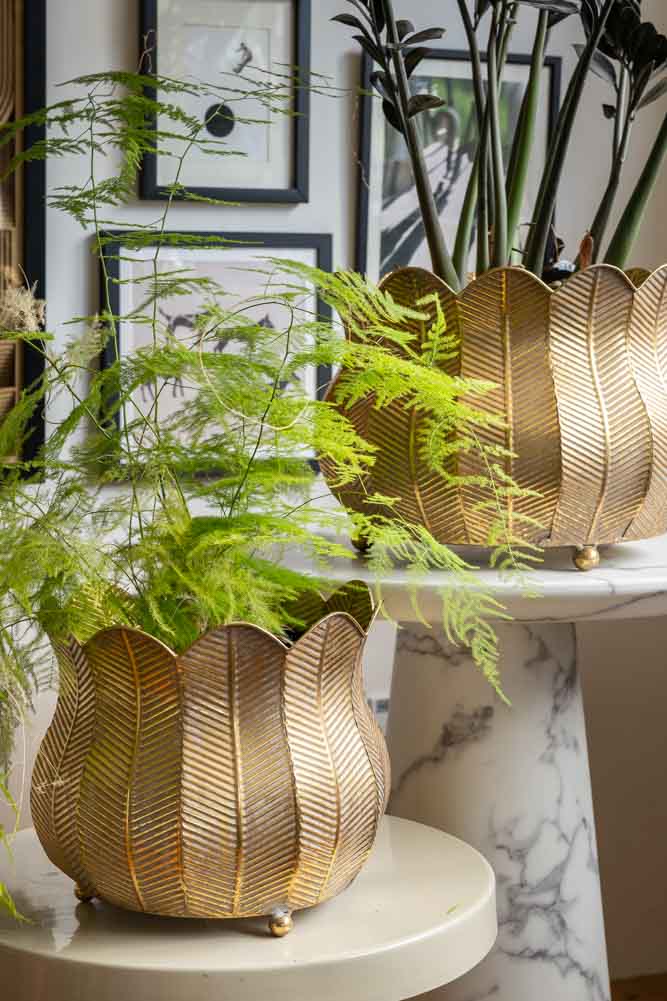 Set of 2 Rustic Petal Planters - Image 4