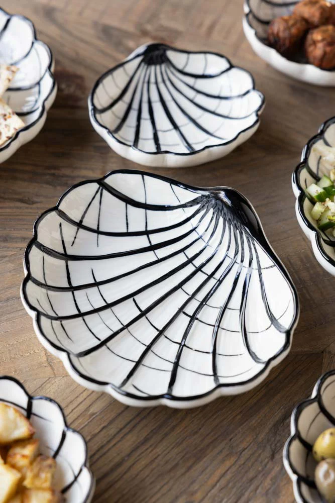 Set of 2 Shell Dishes - Image 3