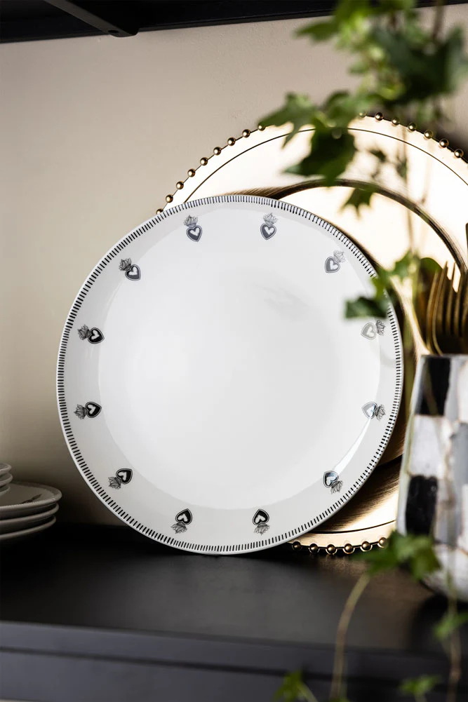 Set of 4 White Dinner Plates with Heart Edge Detail - Image 2
