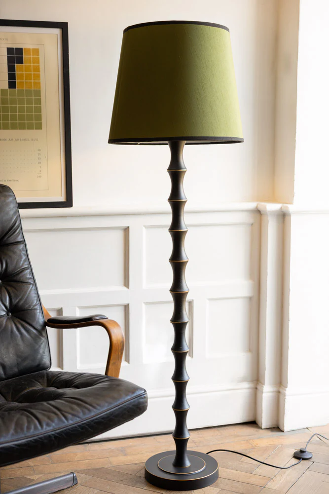 Vintage-Inspired Floor Lamp With Green Lampshade - Image 2