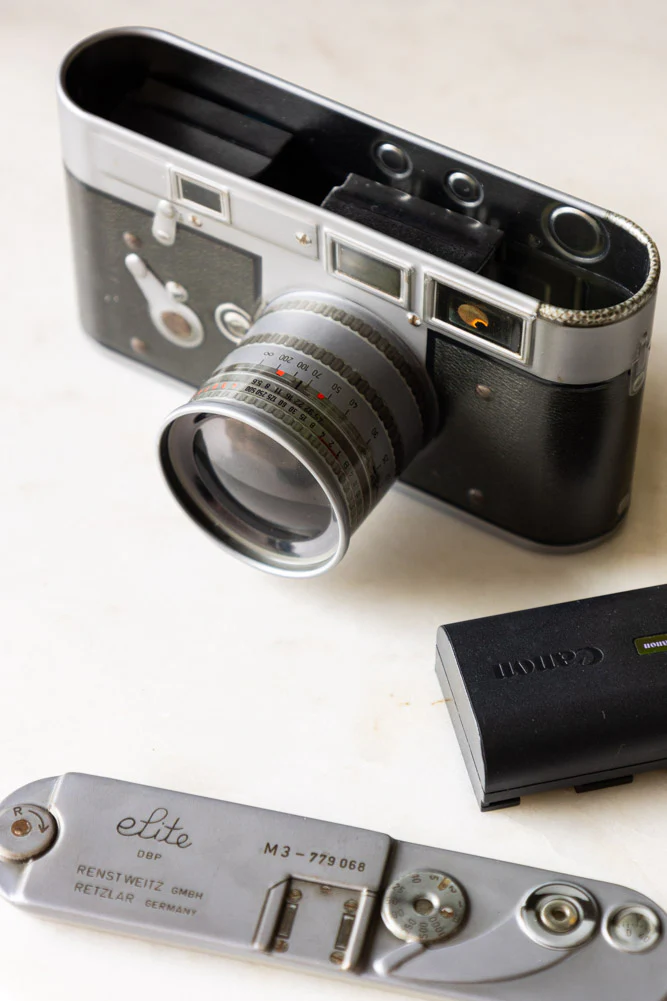Vintage-Style Camera Storage Tin - Image 7