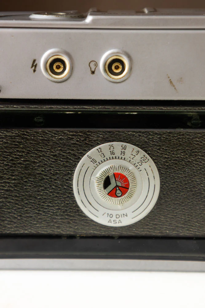 Vintage-Style Camera Storage Tin - Image 8